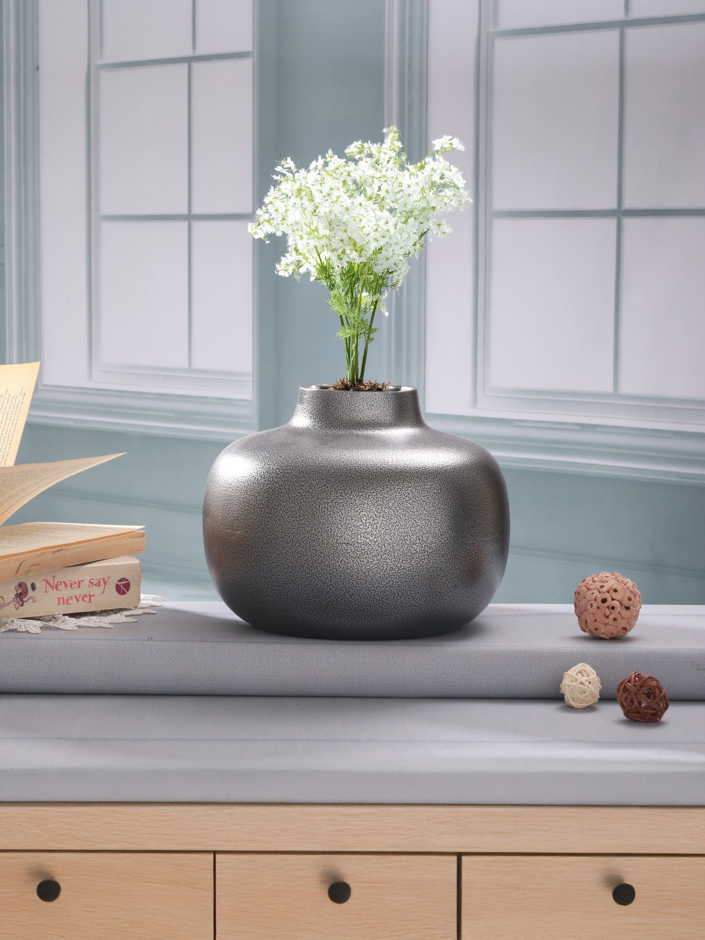 Verda Metal Vase