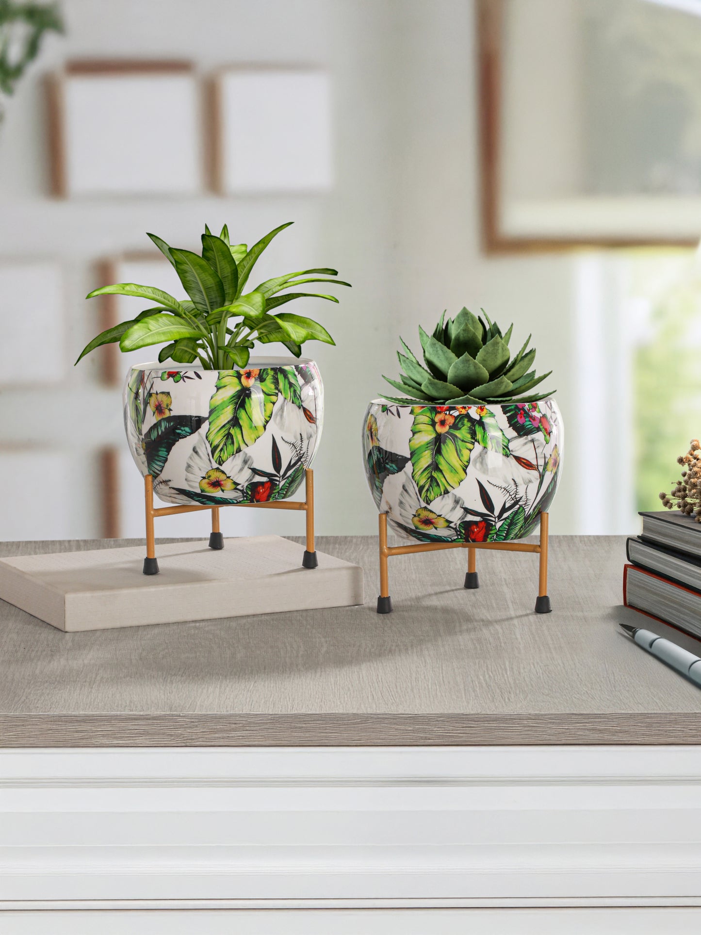 Arrta Handcrafted Planter With Stand